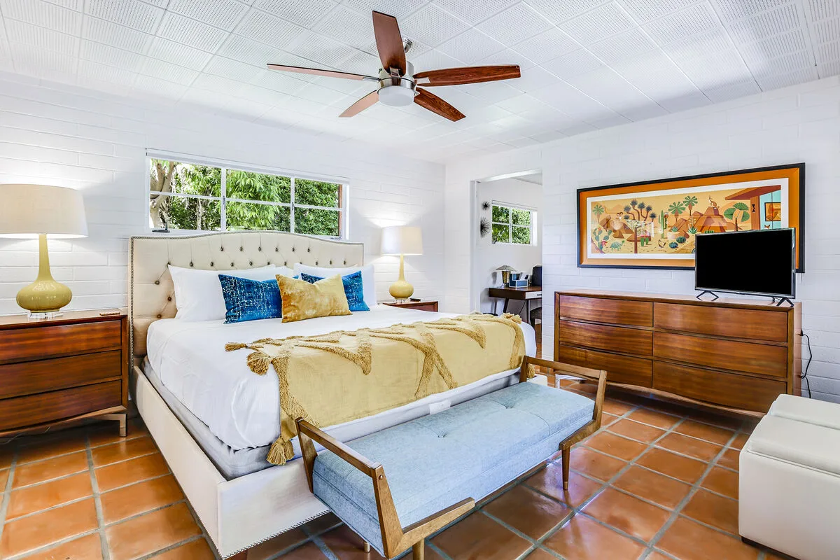 Oliver's Oasis - 2446