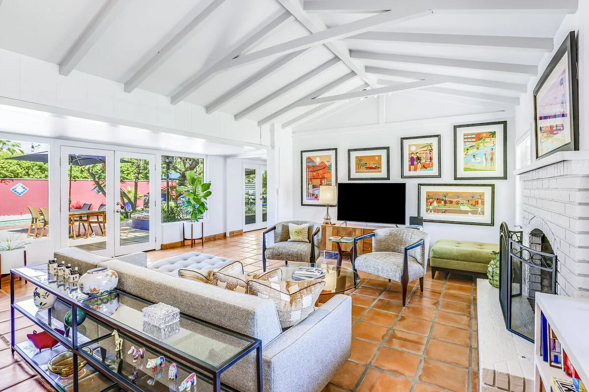 Oliver's Oasis - 2446