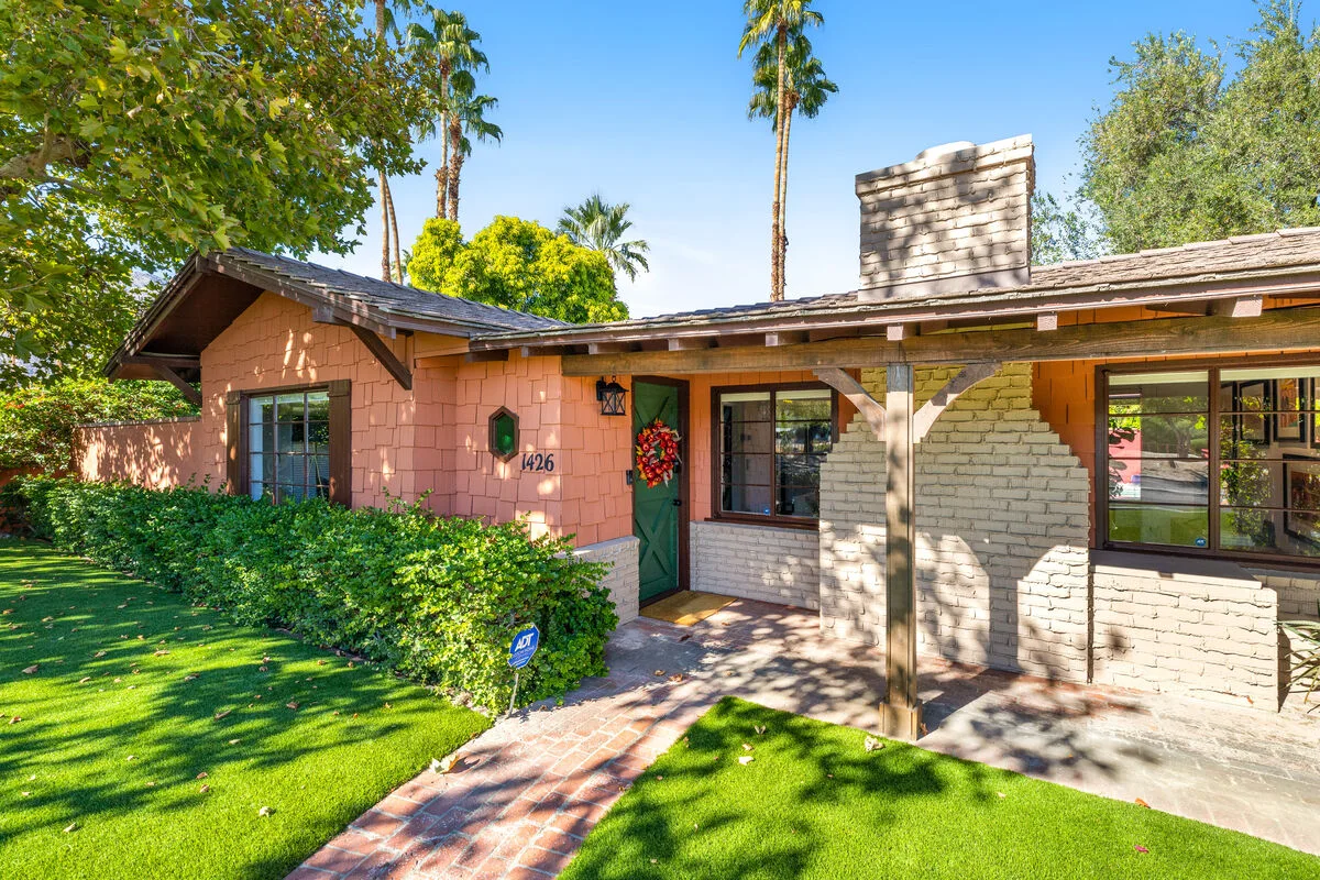 Oliver's Oasis - 2446