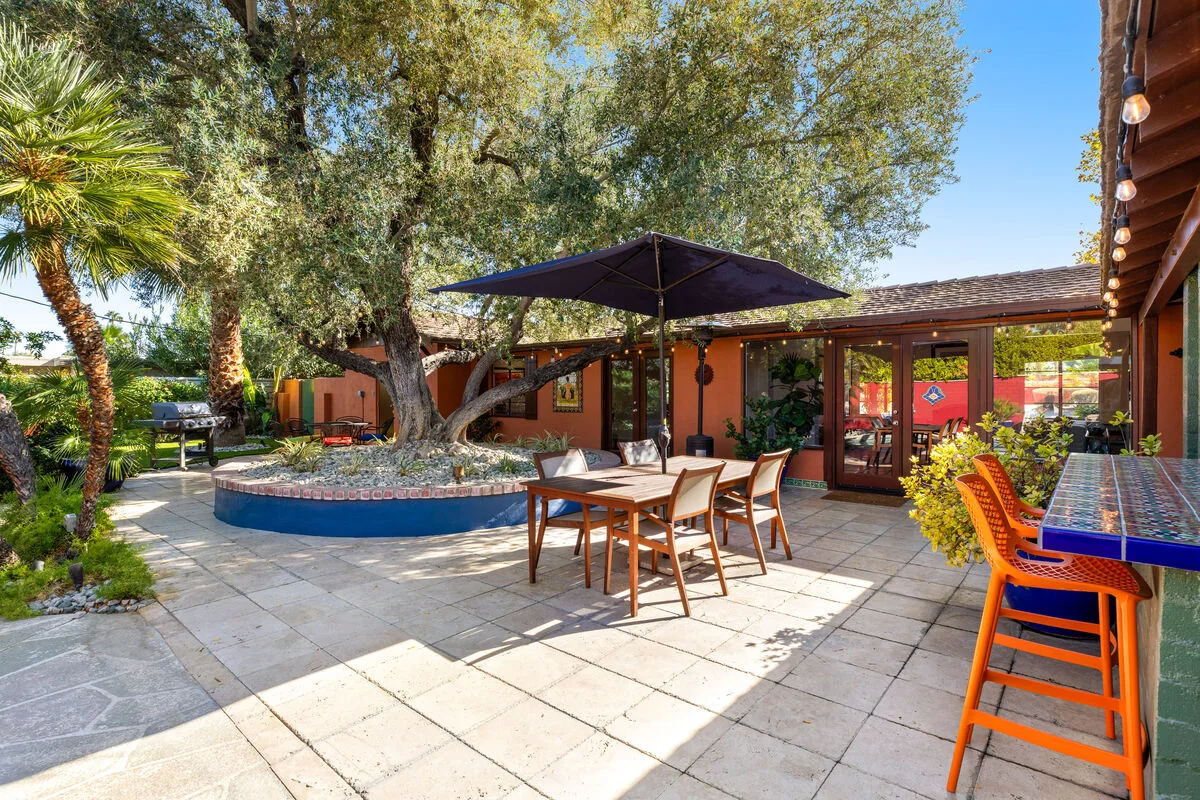 Oliver's Oasis - 2446