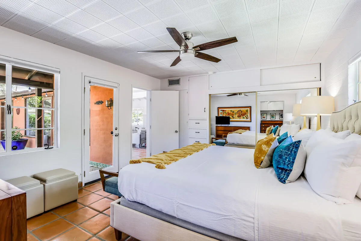 Oliver's Oasis - 2446