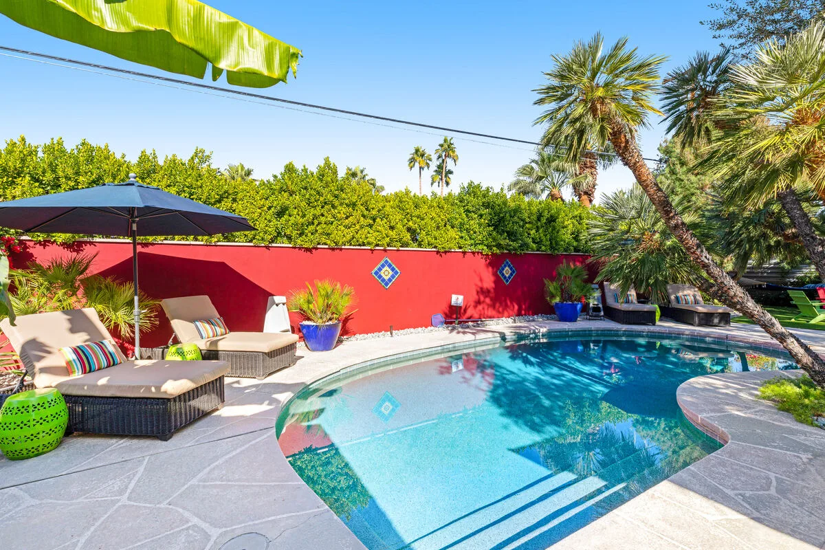 Oliver's Oasis - 2446