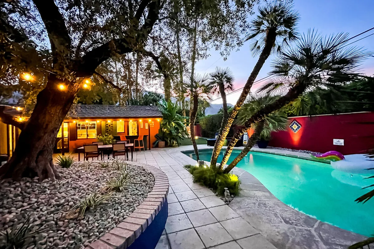 Oliver's Oasis - 2446