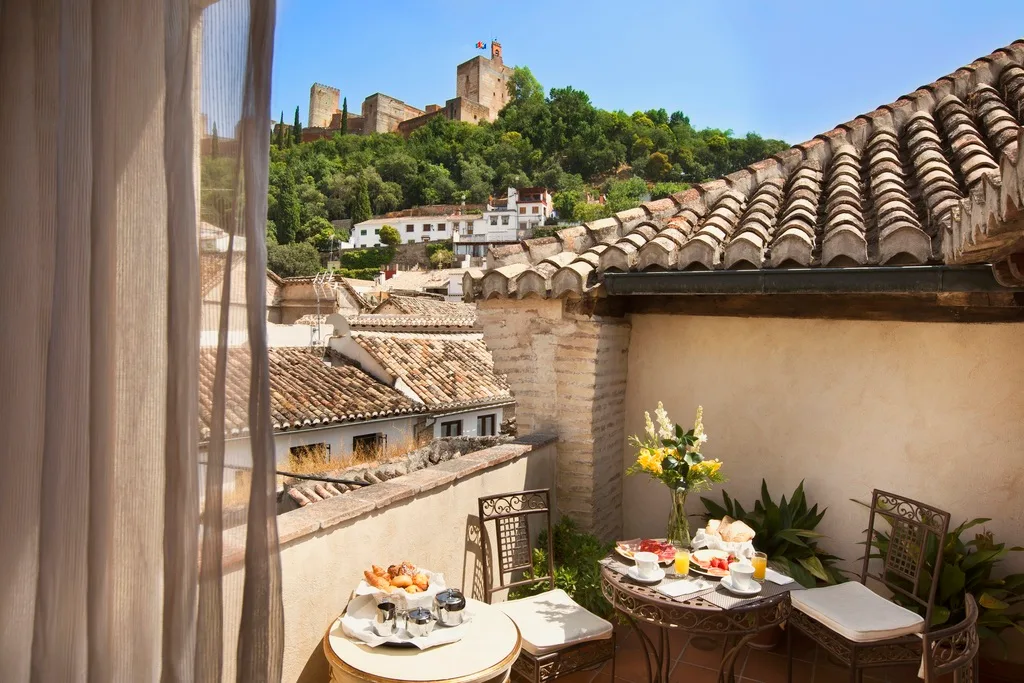 Deluxe Premium room with terrace and Alhambra views