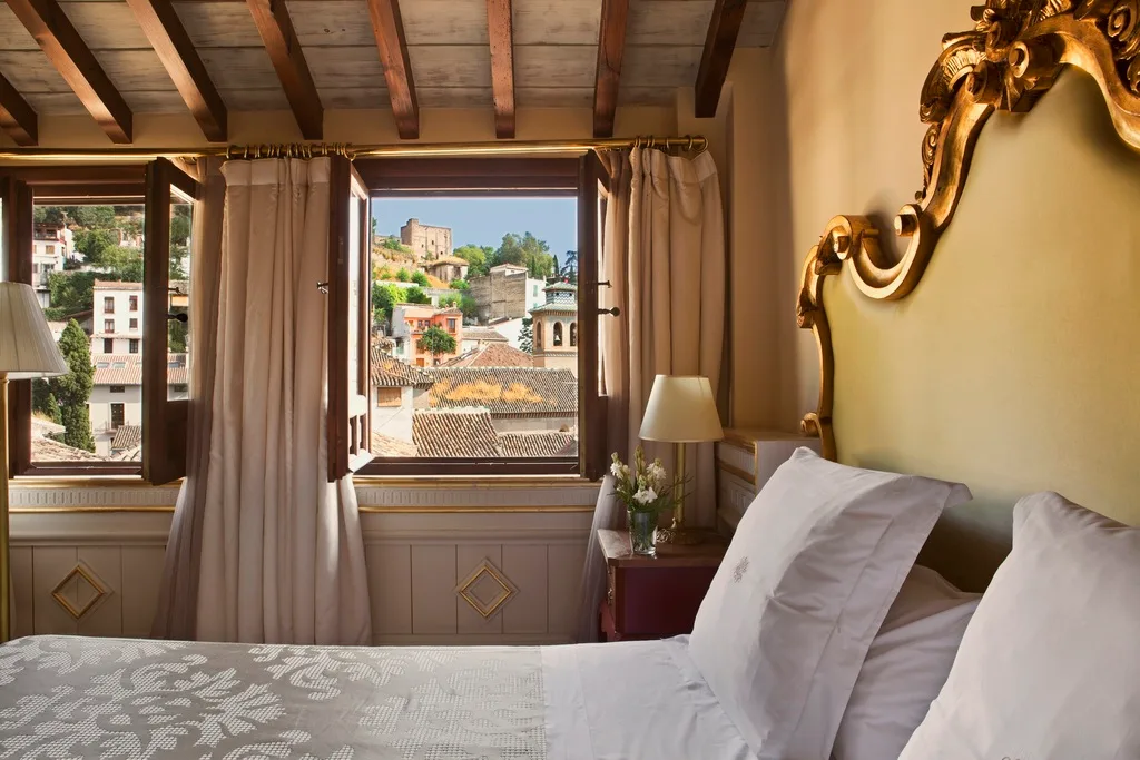 Deluxe room with Alhambra views