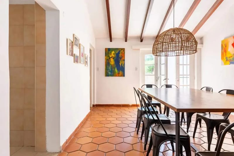 Large 4BR House w/ Private Garden in Mendoza