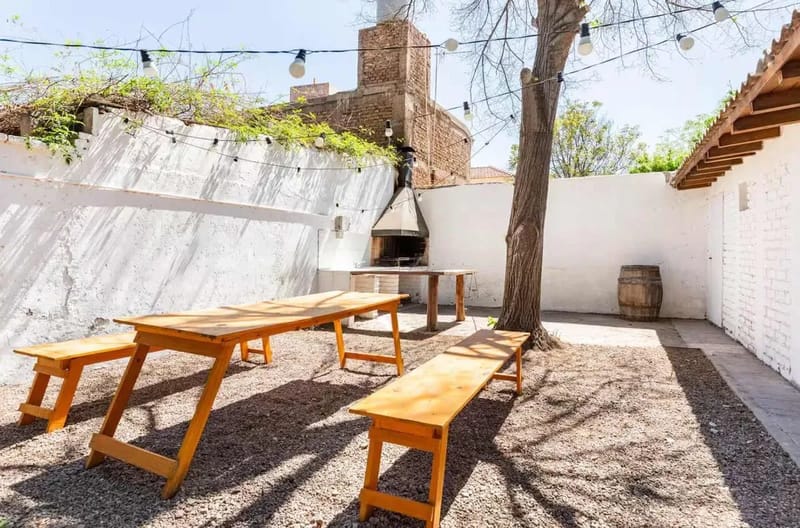 Large 4BR House w/ Private Garden in Mendoza