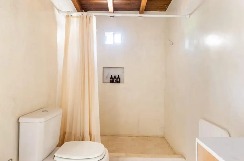 Large 4BR House w/ Private Garden in Mendoza