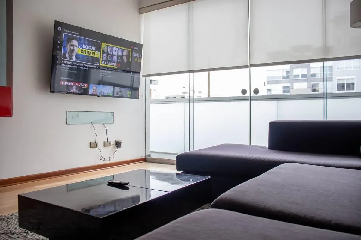 Engaging 2BR w/ balcony in Exclusive Miraflores