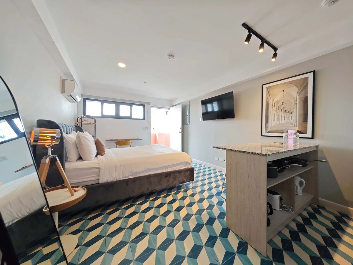 Bright Loft in Santa Ana w/ AC