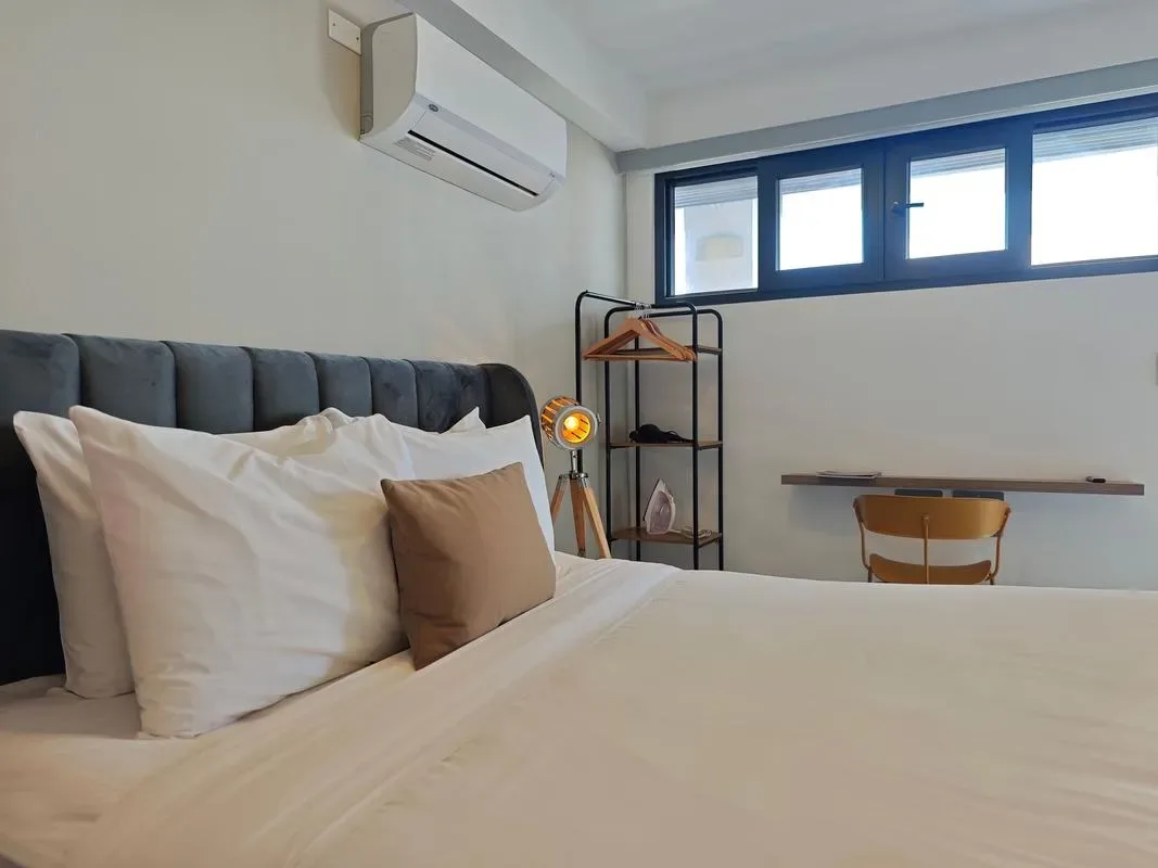Bright Loft in Santa Ana w/ AC