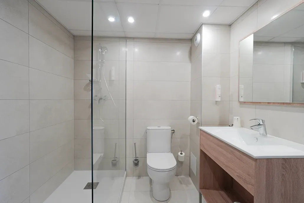 Baño de la habitación familiar