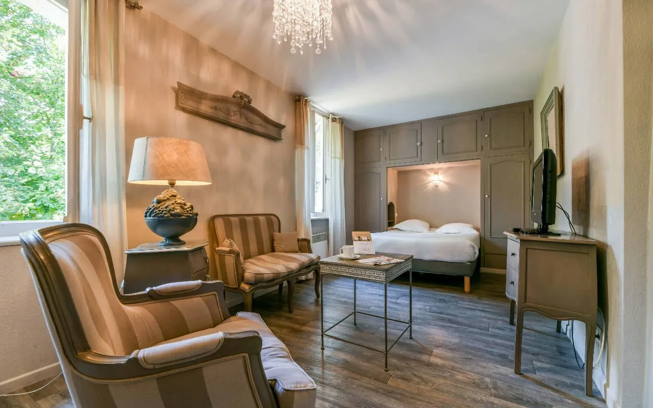 Room for 3 to 4 people