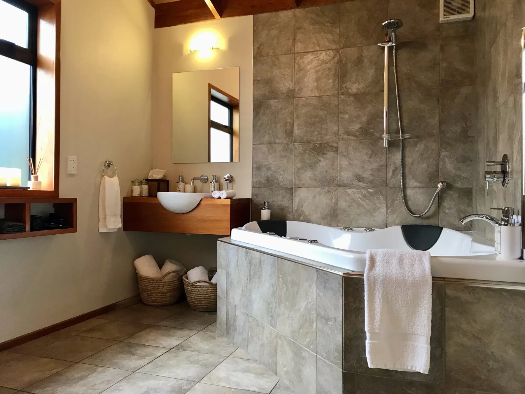 Premium Beachfront Villa bathroom