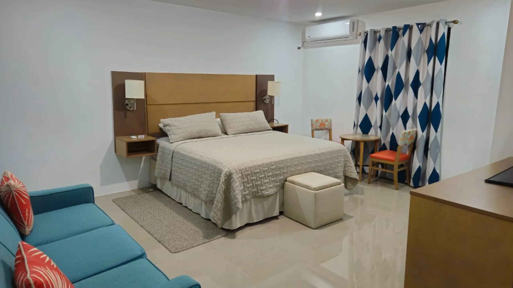 Luxeley Hotel