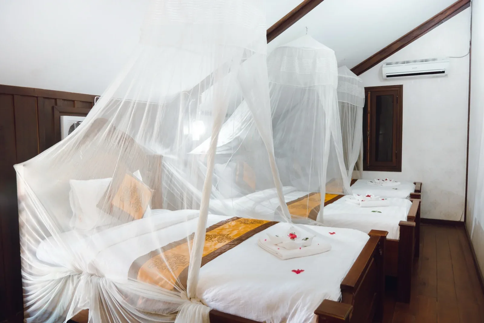 Habitación triple estándar en el Ananta Hotel