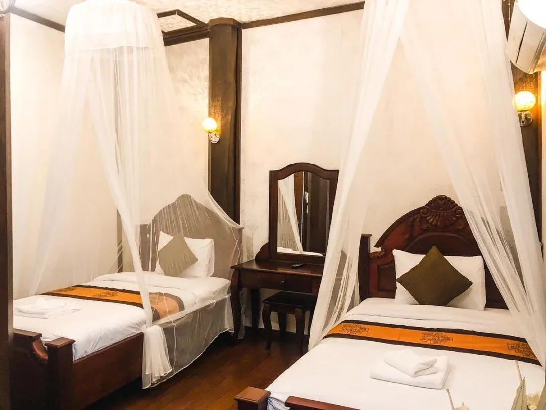 Habitación estándar con dos camas individuales en el Ananta Hotel