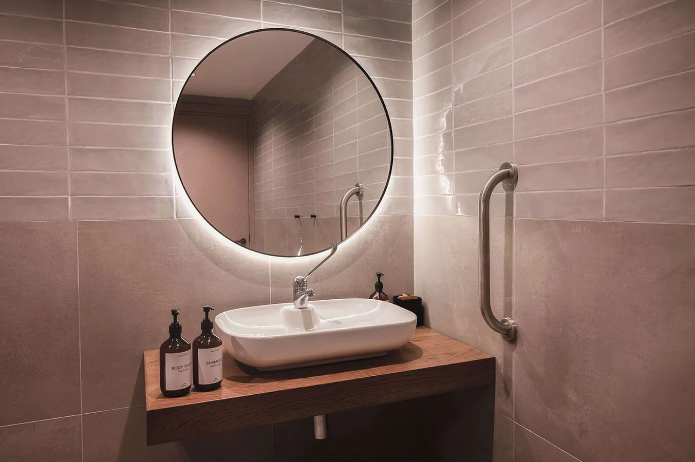 Double or twin room with disability access