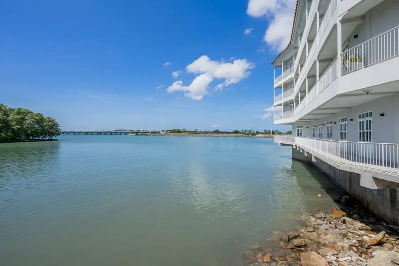 Upscale 2BR in Casco Antiguo w/ View