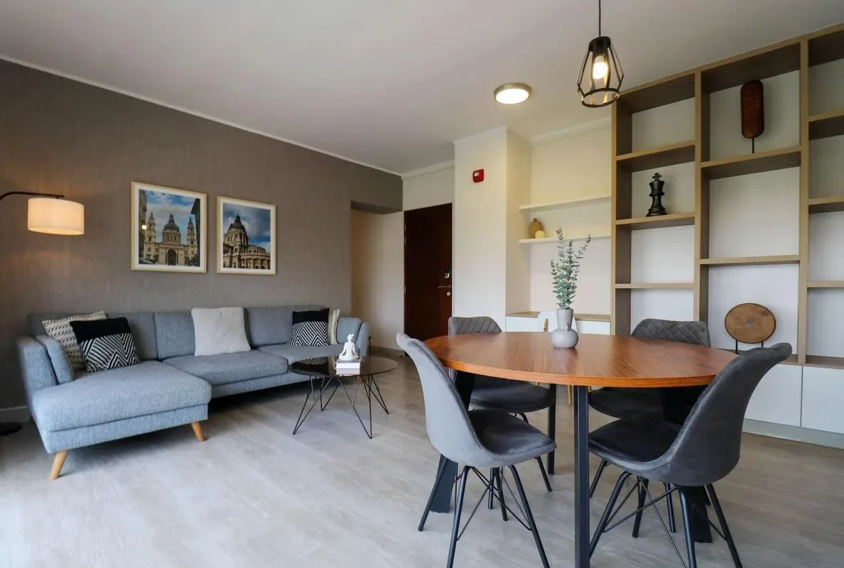 Comfy 2BR w/ Park View in Miraflores