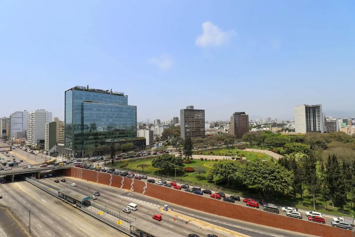 Comfy 2BR w/ Park View in Miraflores