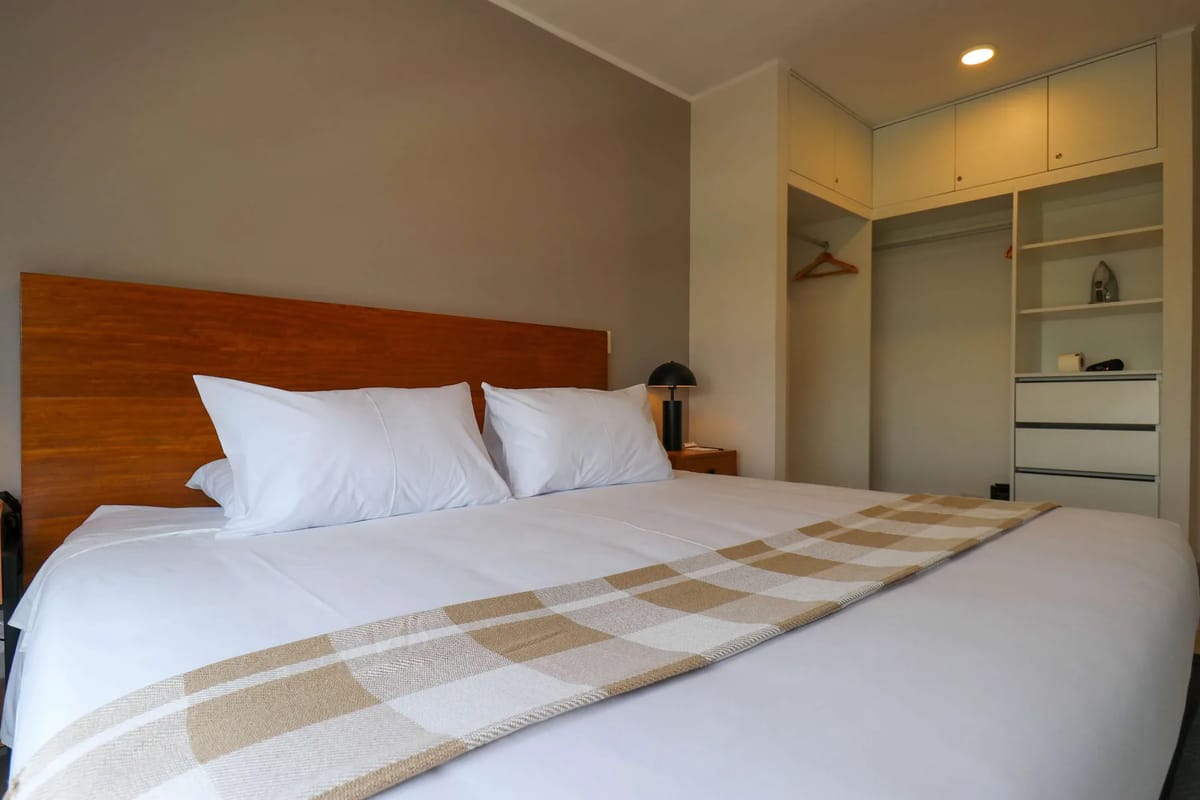 Comfy 2BR w/ Park View in Miraflores