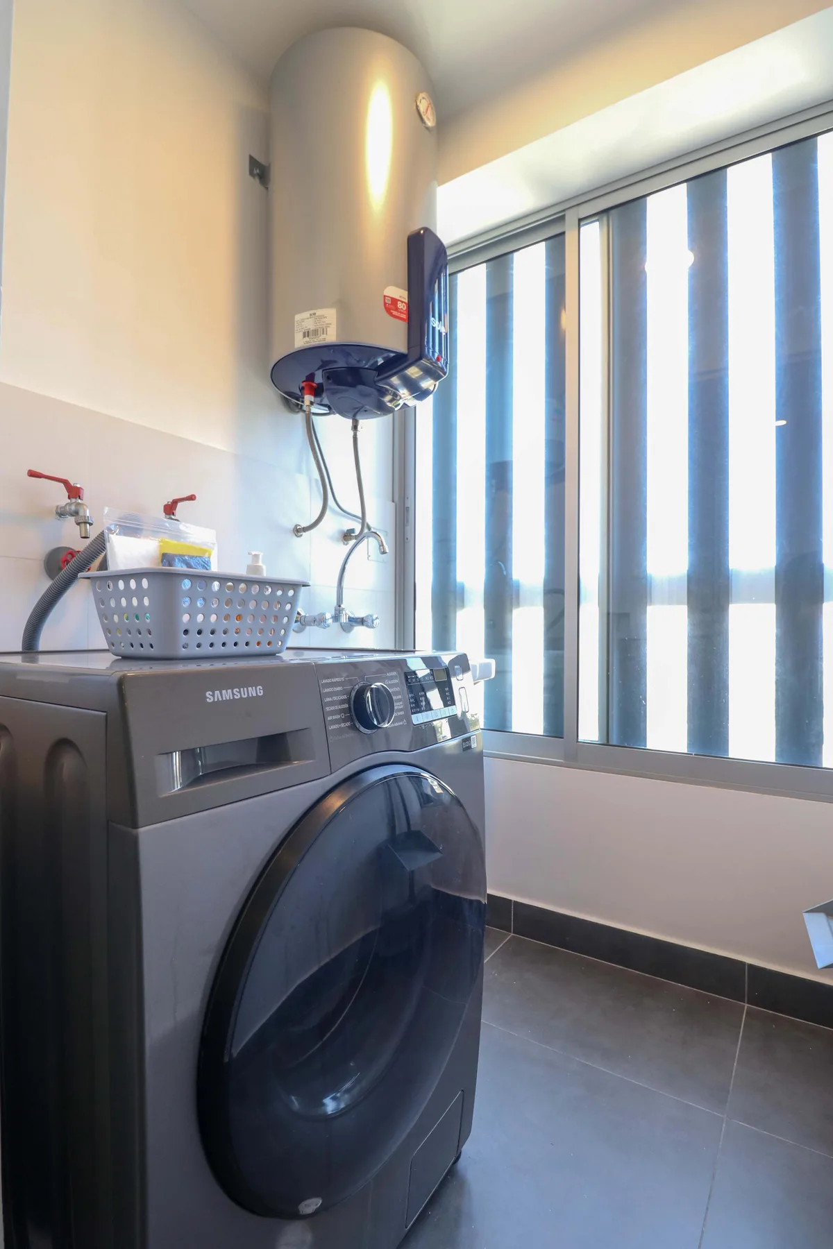 Comfy 2BR w/ Park View in Miraflores
