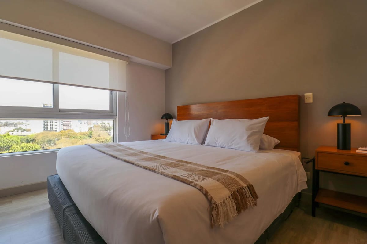 Comfy 2BR w/ Park View in Miraflores