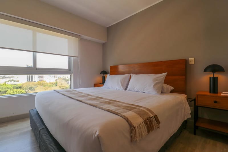Comfy 2BR w/ Park View in Miraflores