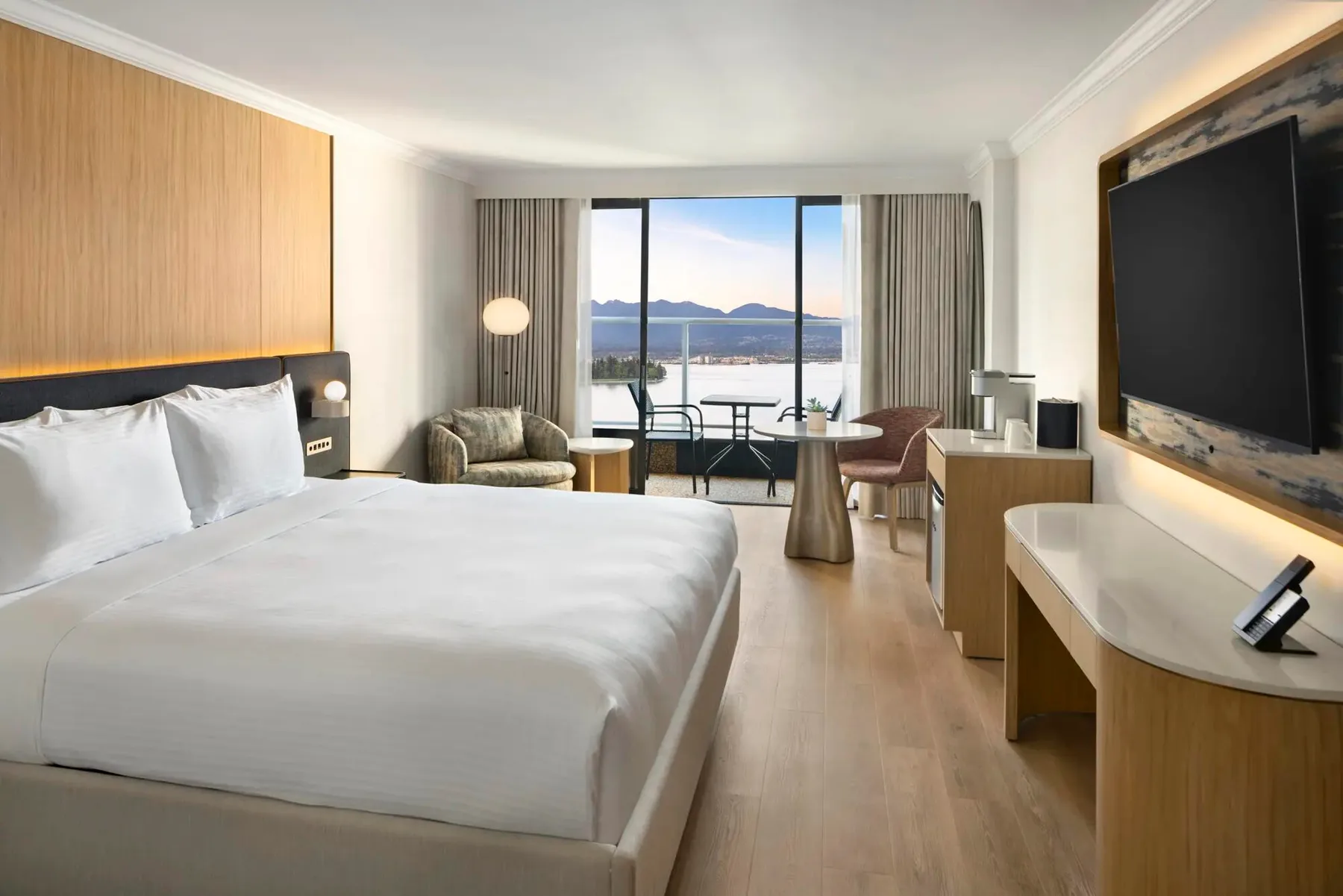 Habitaciones prémium con vistas al puerto en Pinnacle Hotel Harbourfront, centro de Vancouver, foto 1