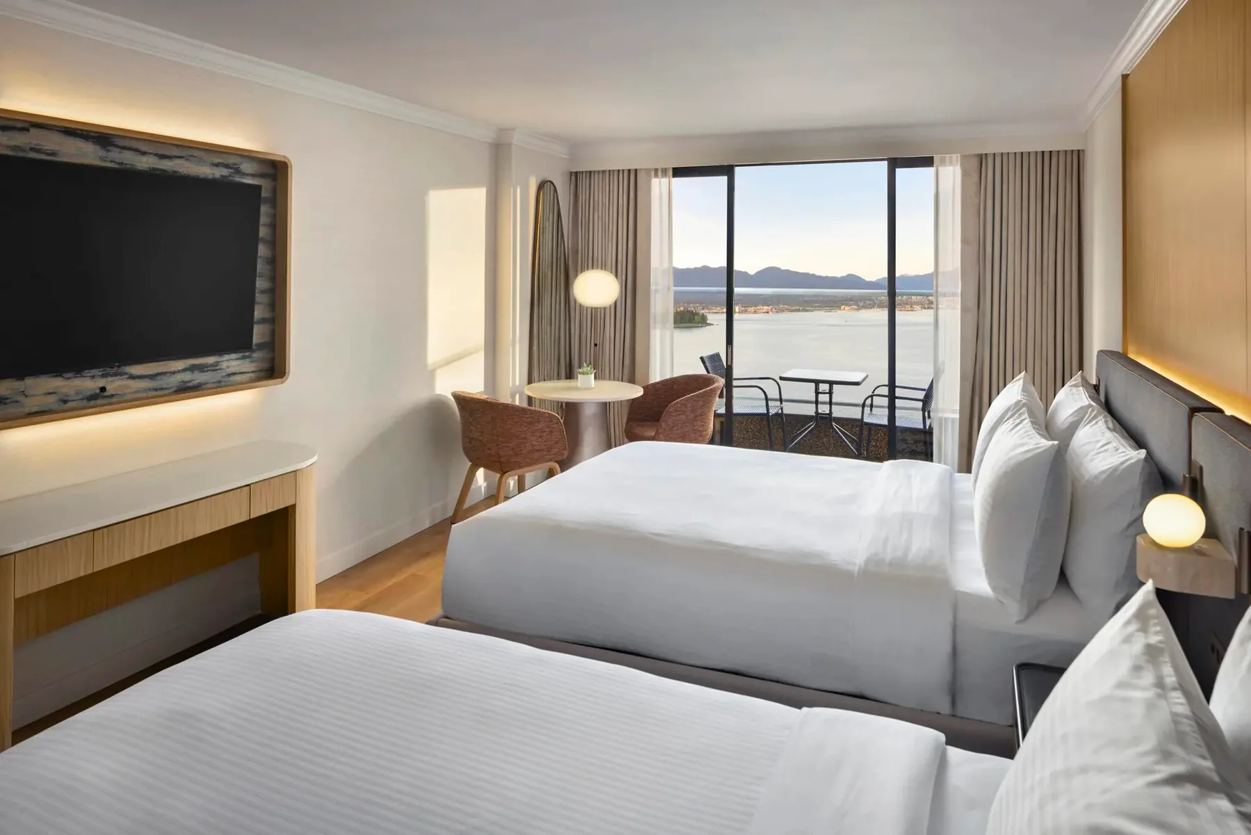Premium Harbourview Rooms at Pinnacle Hotel Harbourfront, downtown Vancouver, photo 2