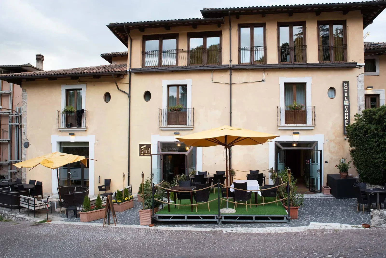 Exterior del hotel en Borgo Rivera