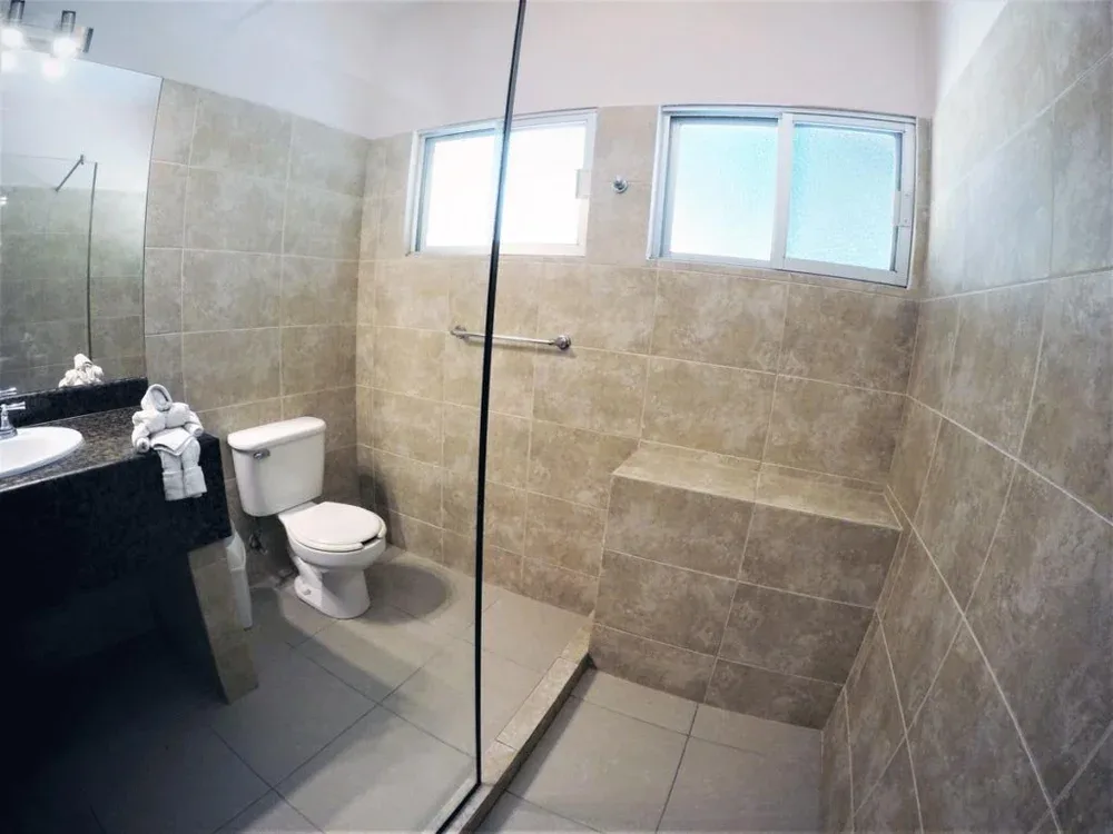 Deluxe room bathroom details