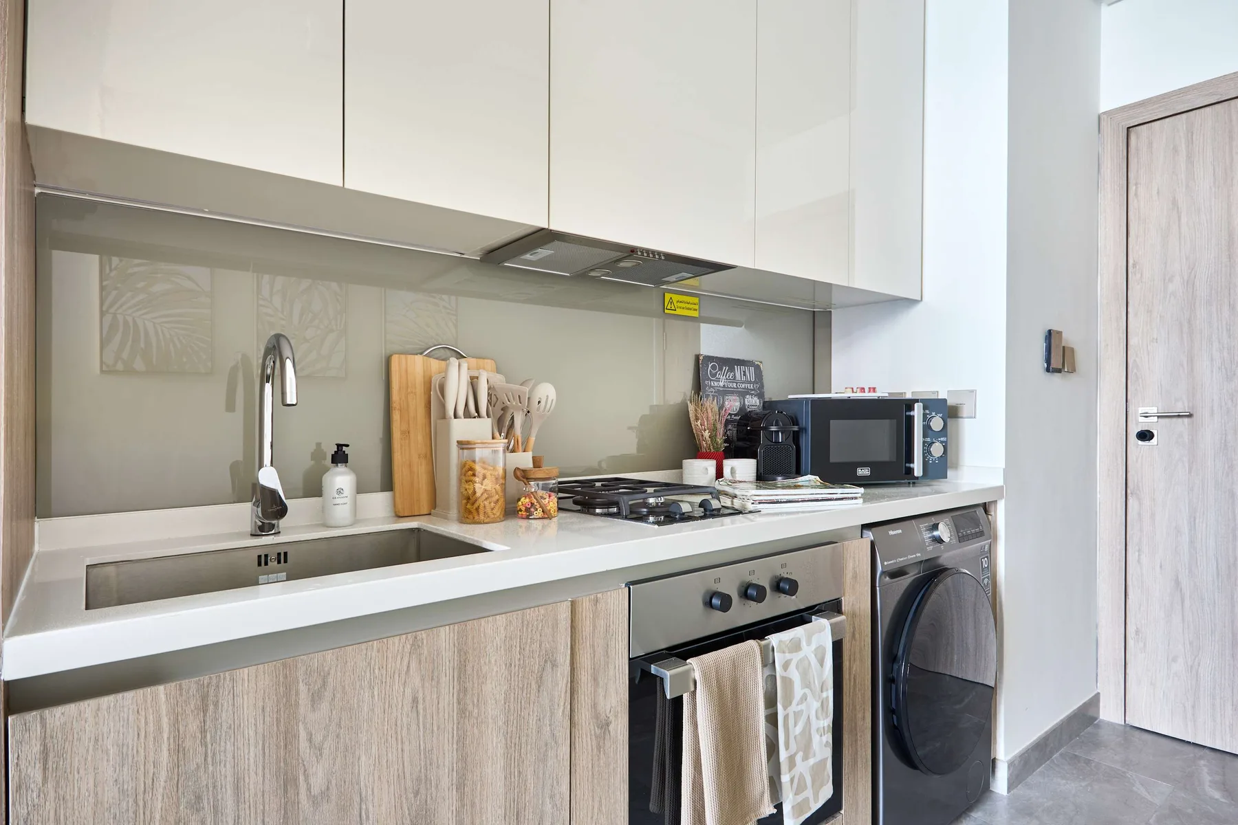 Vibrant Studio w/ Burj & Canal view- Business Bay