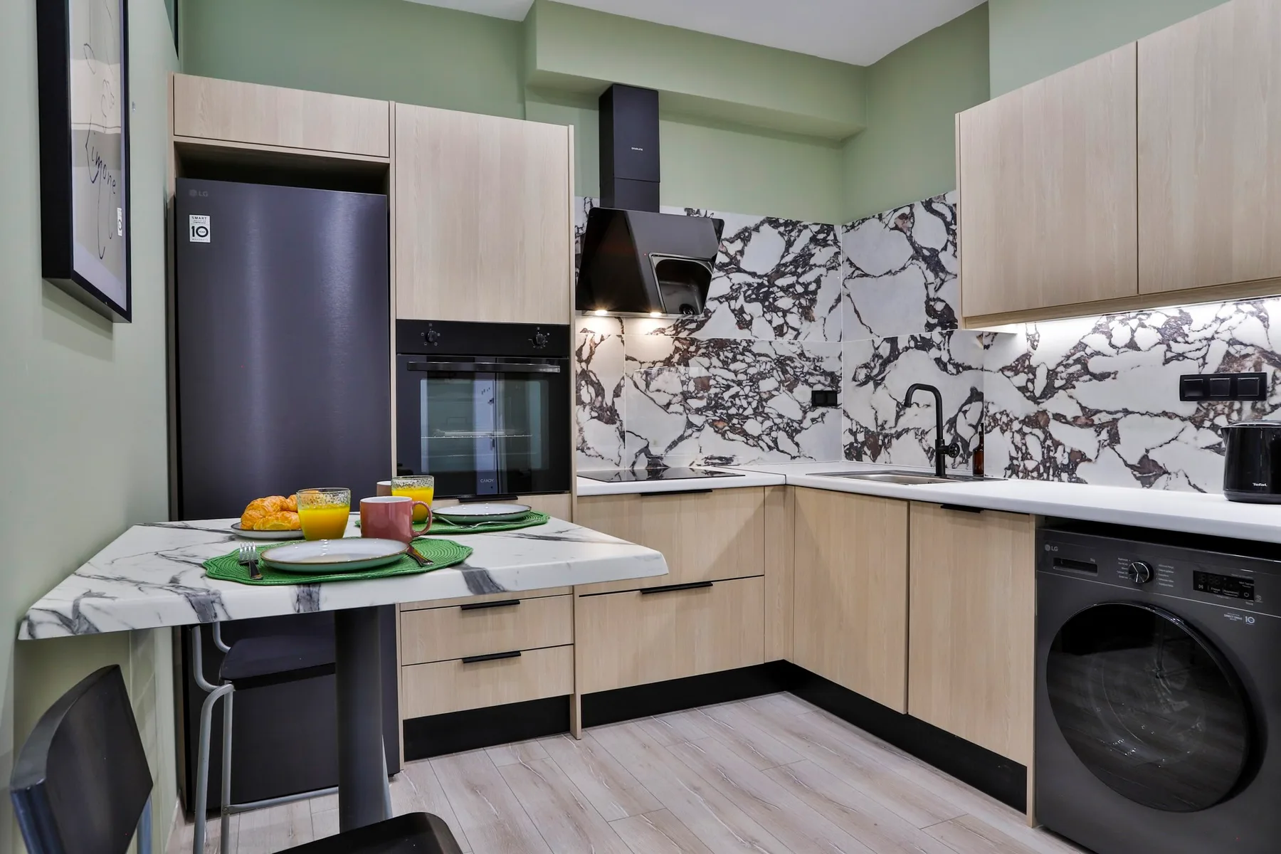 Apartamento moderno de 2 dormitorios • Detrás de Athens Tower