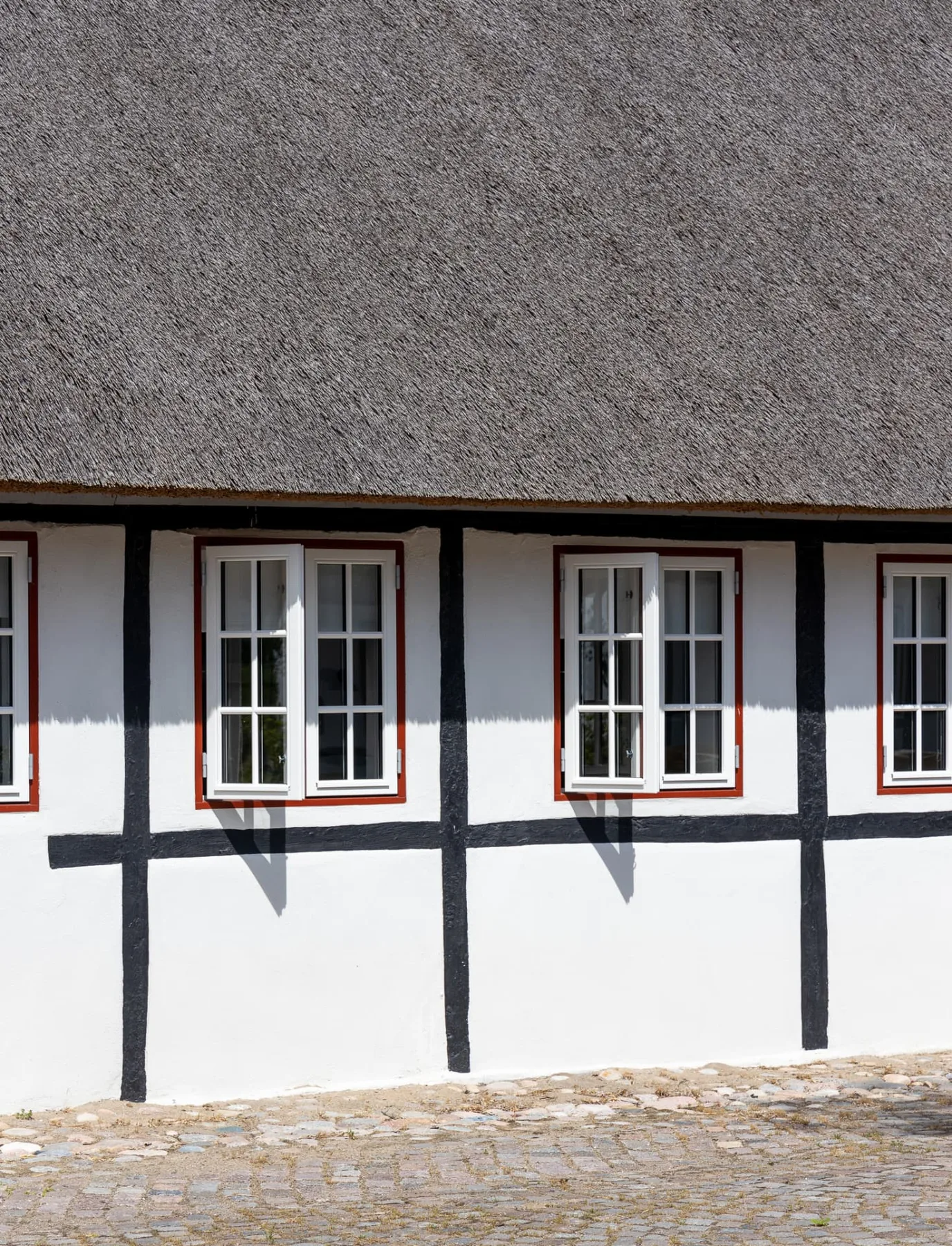 Hotel Nørrevang facade with thatched roof and half-timbering