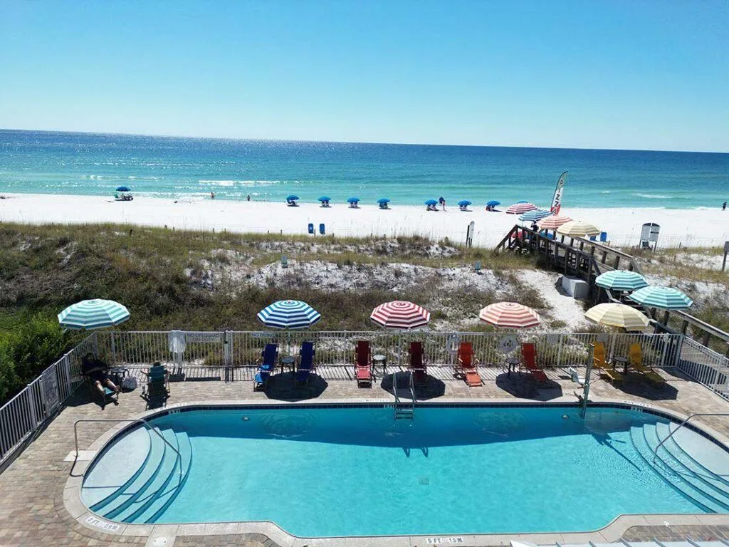 Pool area and ocean view at Sundrift Inn