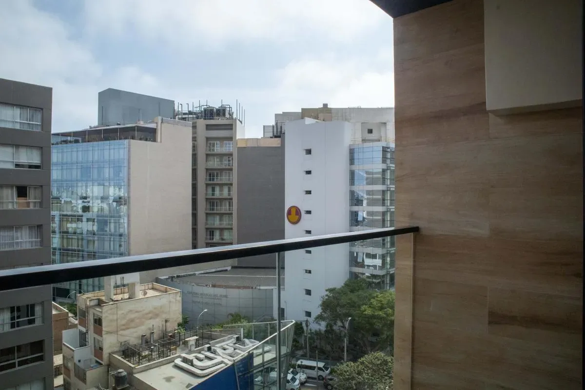 Radiant 1BR w/ Balcony in Miraflores