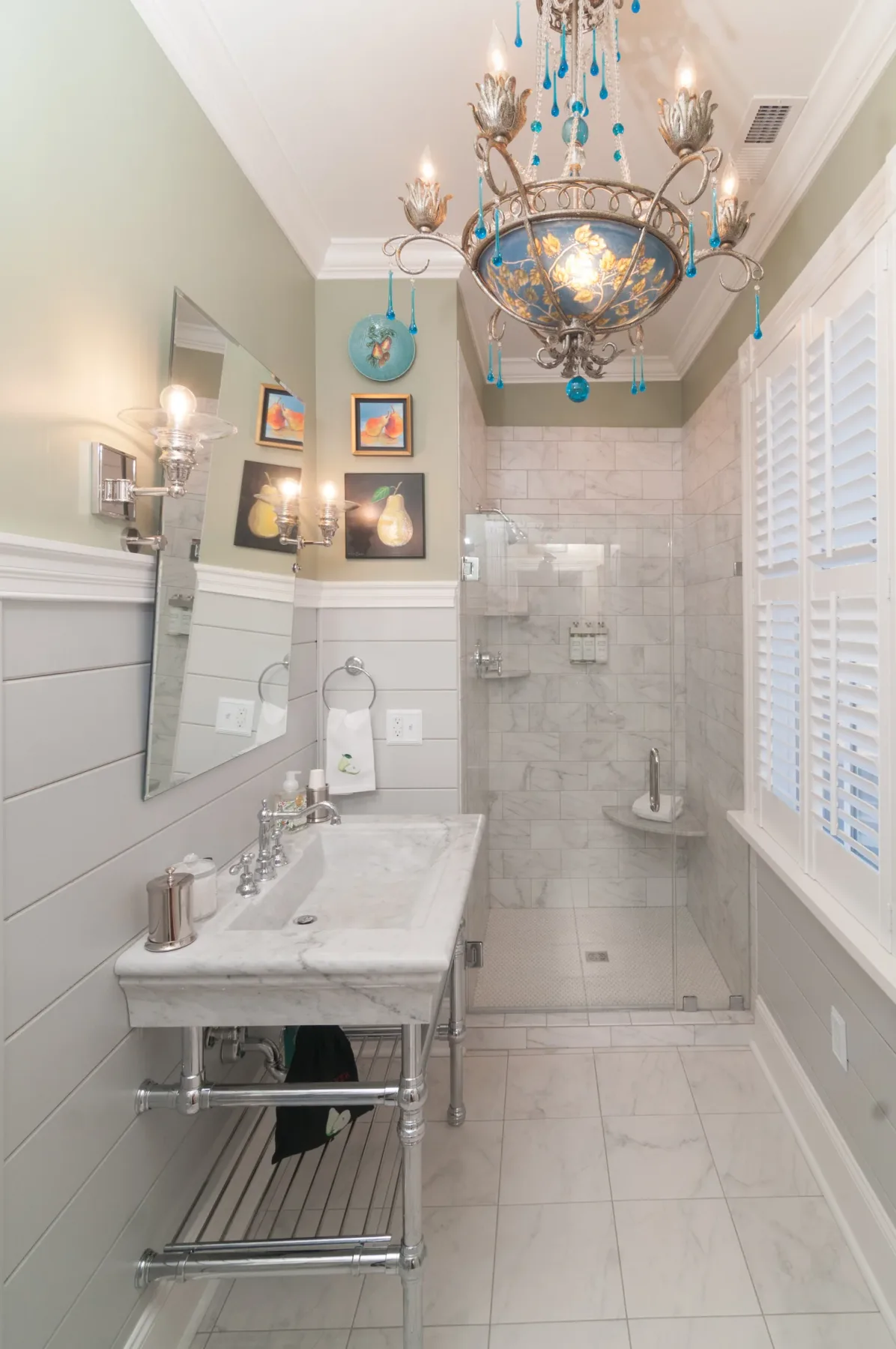 Pear Room bathroom.