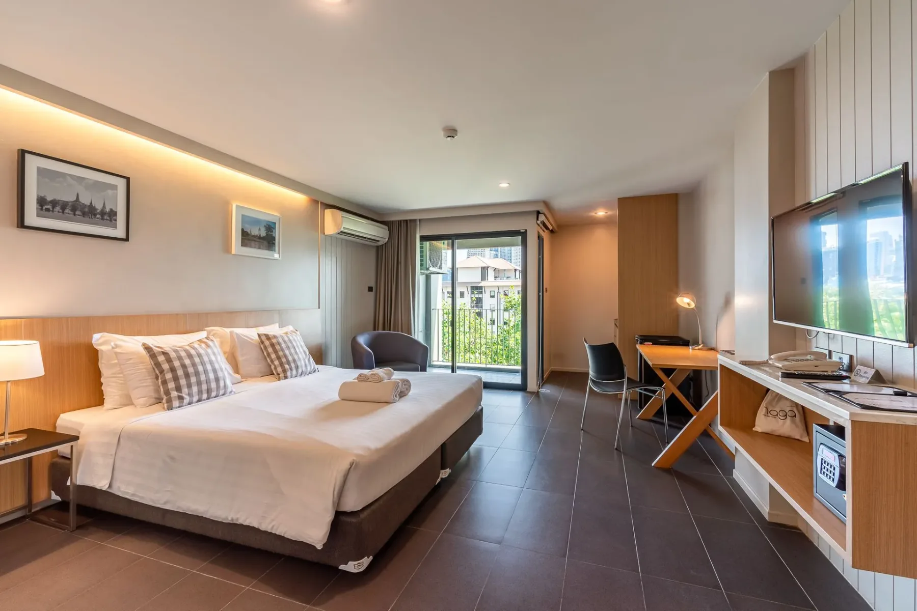 Deluxe Room with king bed