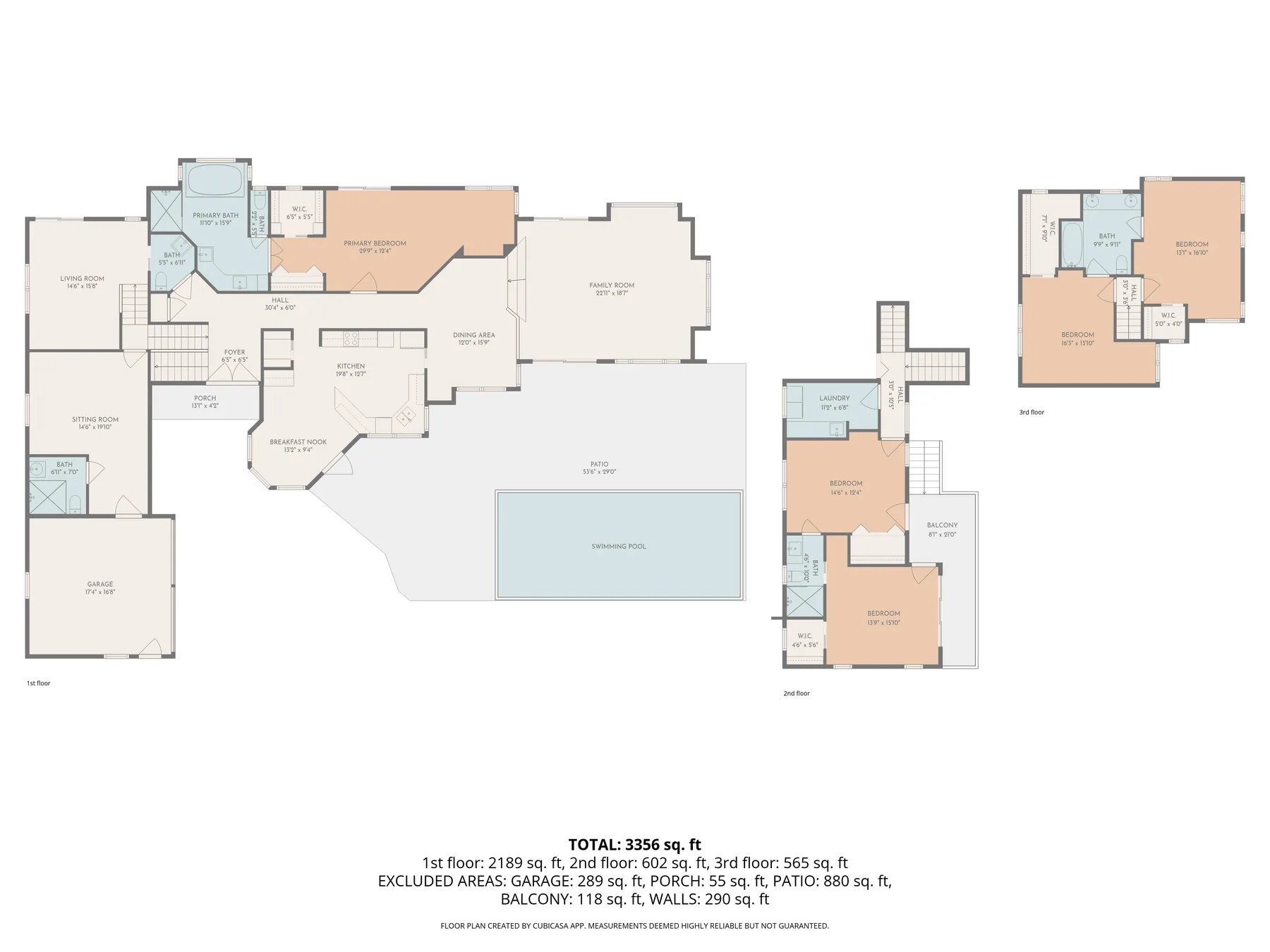Un plano arquitectónico de varios niveles muestra la distribución de las habitaciones y un balcón.