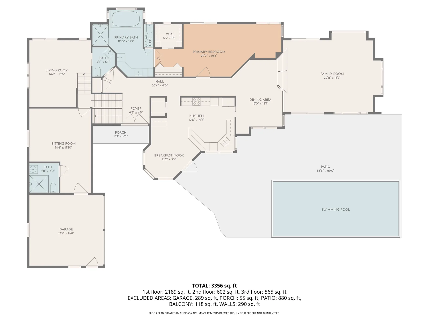 Un plano de una casa muestra la distribución de las habitaciones, el garaje y la piscina.