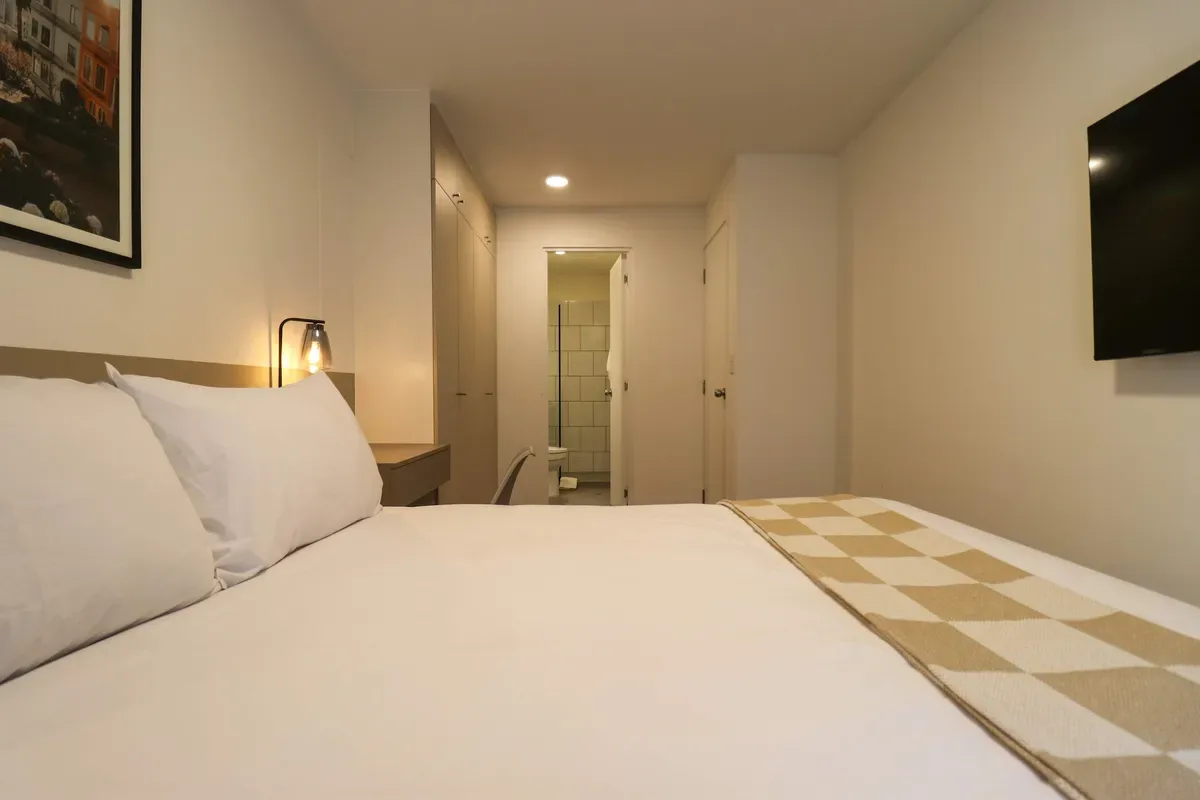 Design-Forward 2BR w/ Balcony in Miraflores