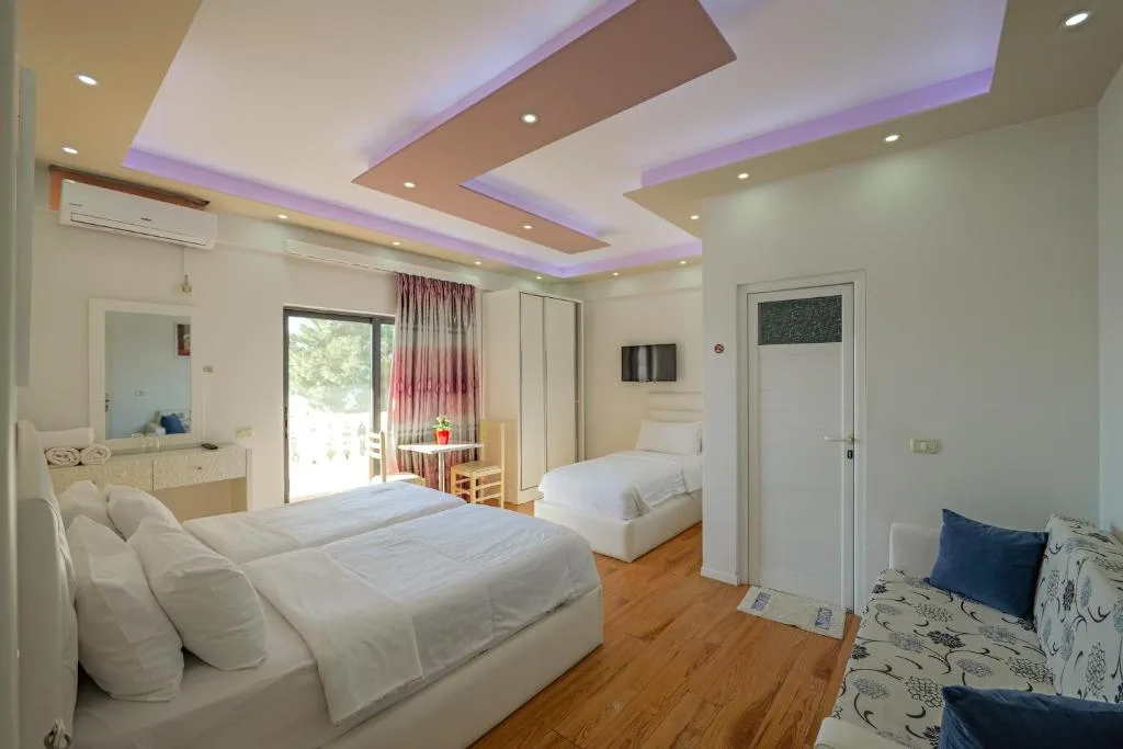 Habitación triple con vistas al mar