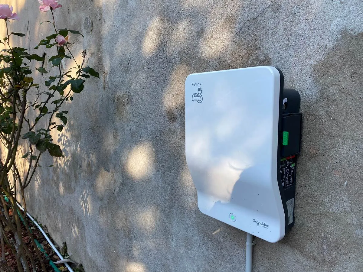 Electric vehicle charging point