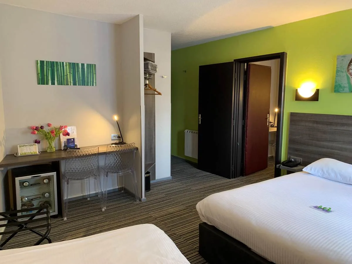 Connecting rooms