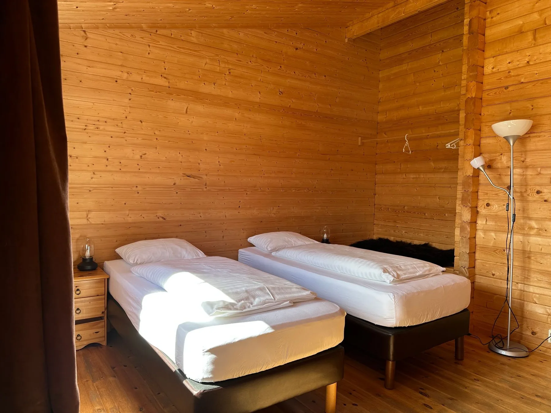 Habitación doble con cama de matrimonio o dos camas individuales y balcón