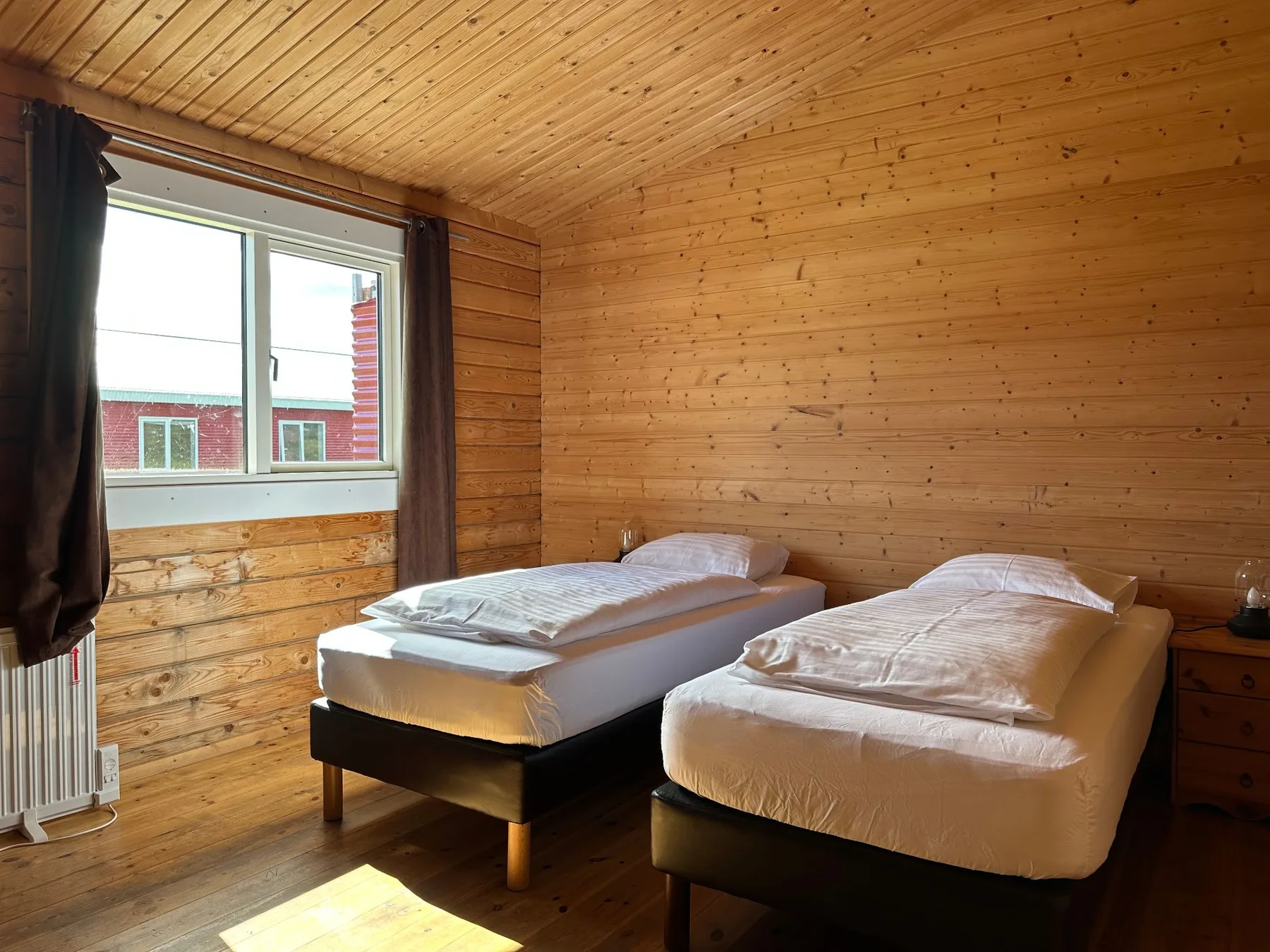 Habitación doble con cama de matrimonio o dos camas individuales y balcón