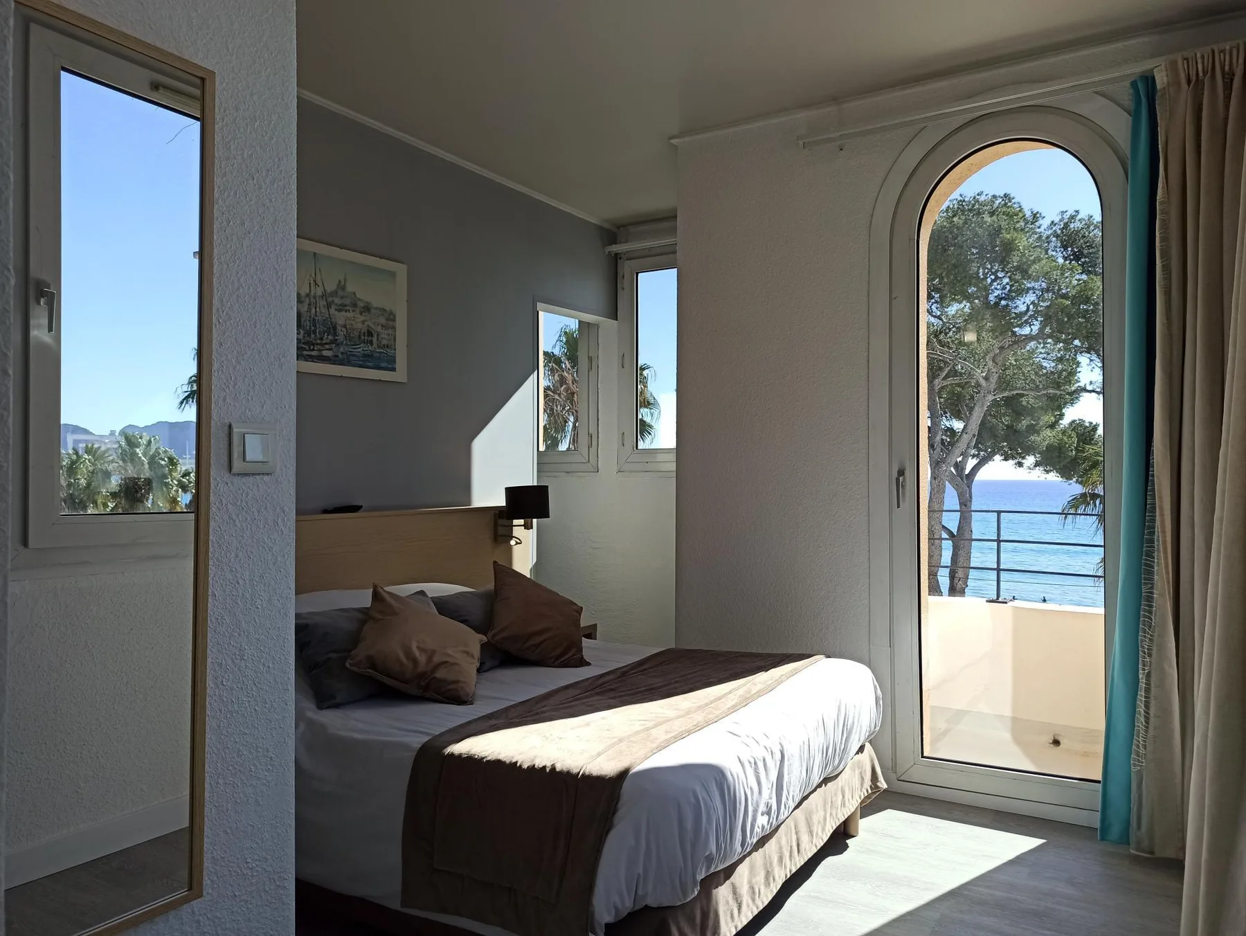 Economy family room — sea view