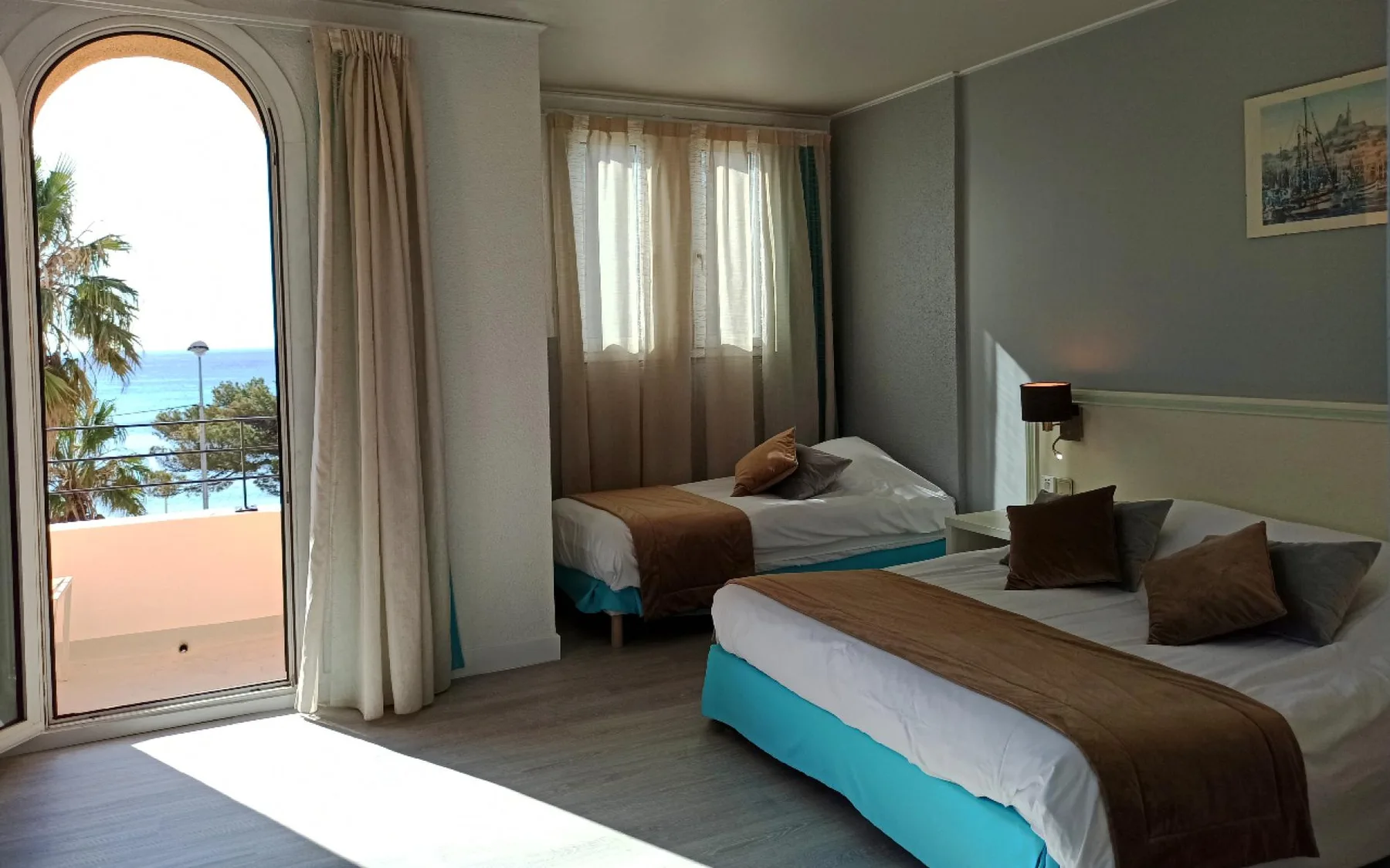 Comfort triple room — sea view